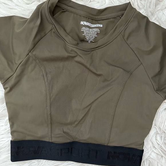 Nike and Fashion Nova Sports Top Bundle XS - Picture 4 of 4